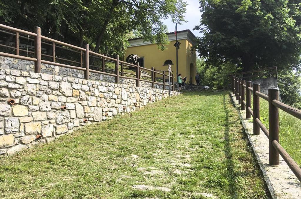 Case Vacanze Ai Burattini Adrara San Rocco Luaran gambar